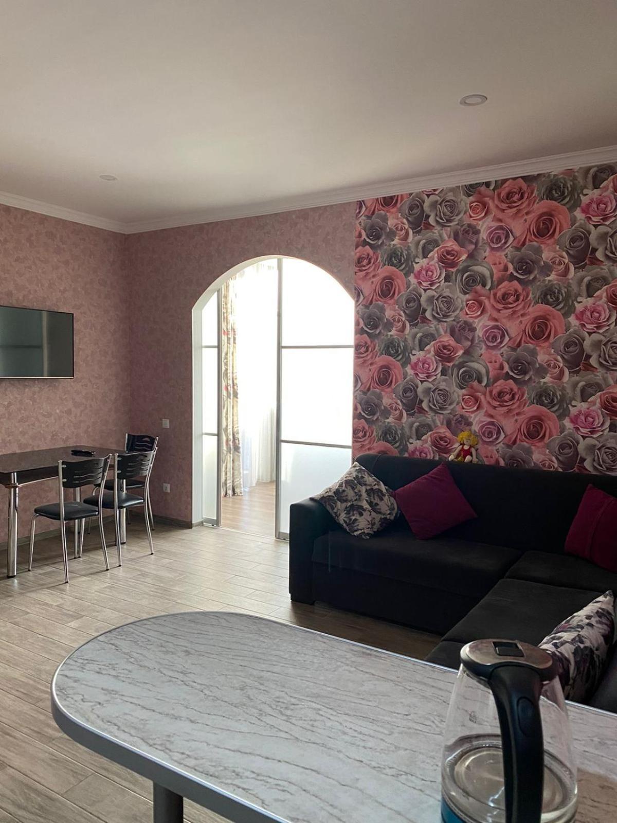 Mindia'S Two Bedroom Apartment บาทูมิ ภายนอก รูปภาพ