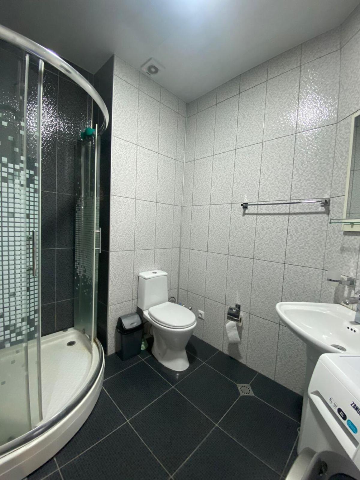 Mindia'S Two Bedroom Apartment บาทูมิ ภายนอก รูปภาพ