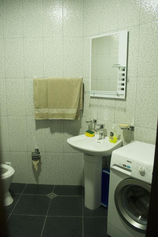 Mindia'S Two Bedroom Apartment บาทูมิ ภายนอก รูปภาพ